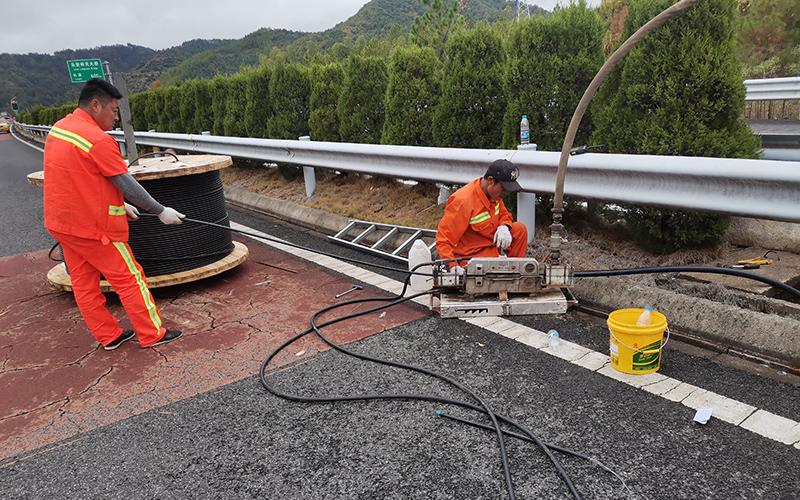 通车高速公路吹缆